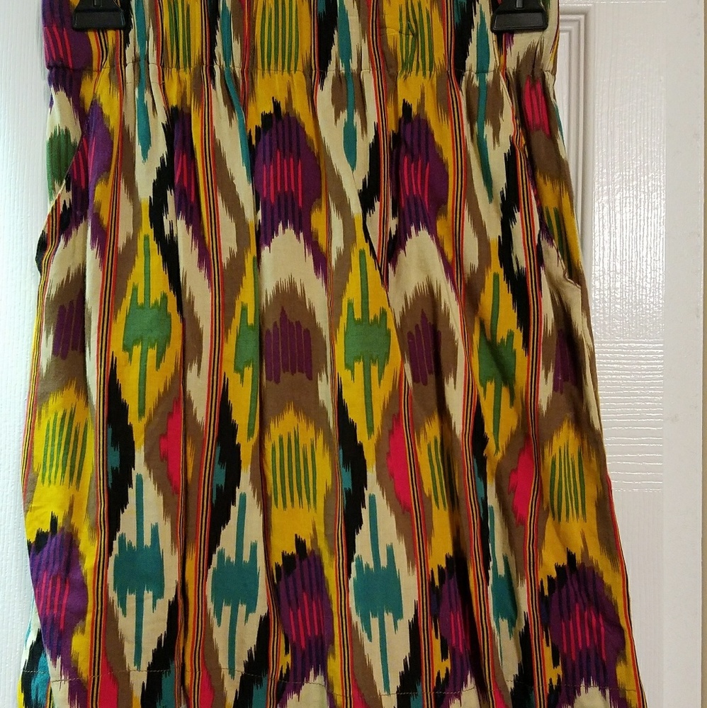 This is an Extra Small Cabi skirt.